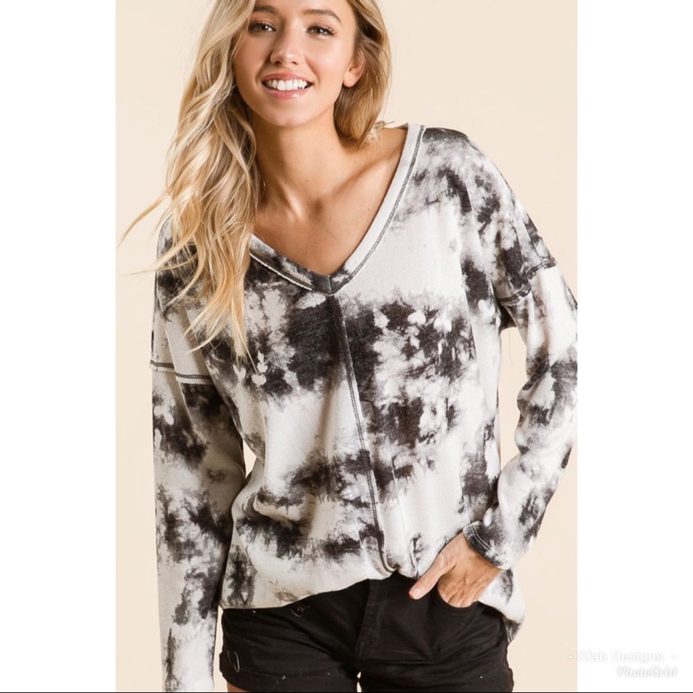 ❤️LAST Tie Dye Brushed V Neck Top wStitch Contrast - Picture 8 of 8